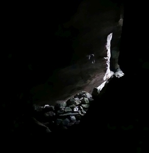 pogled iz jame proti vhodu
